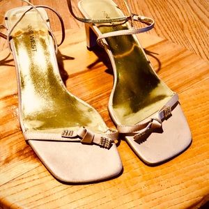 Nine West dressy Gold Rhinestone Heel! Beautiful!!